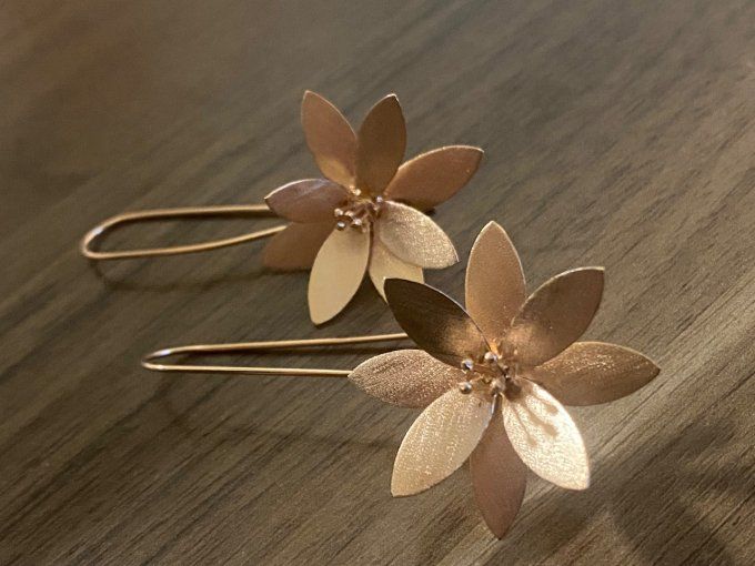 boucle d'oreilles large fleur or rose