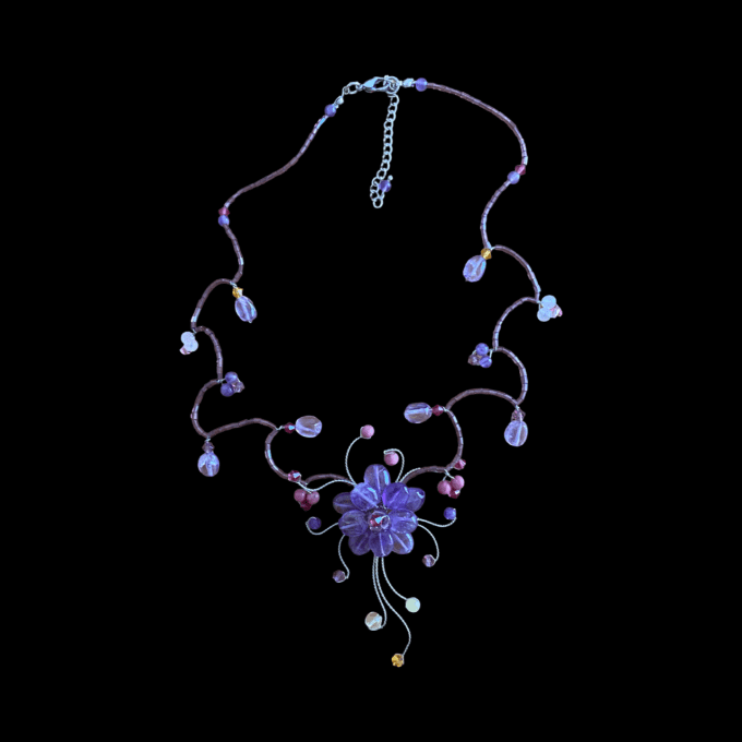 collier design fleurs