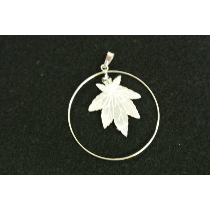 PENDENTIF FEUILLE NACRE