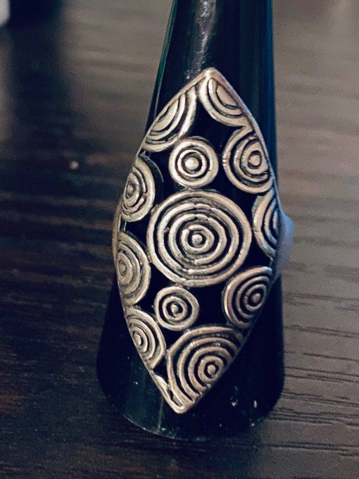 BAGUE OVALE EN ARGENT MULTI-CERCLES