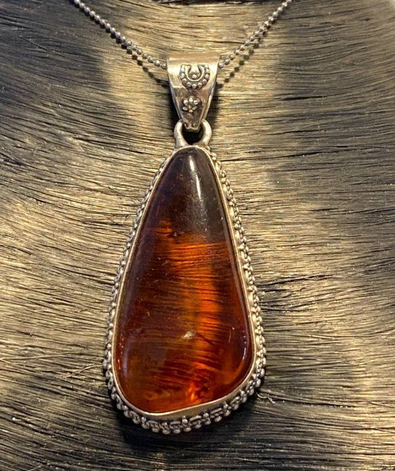 PENDENTIF AMBRE TRIANGLE