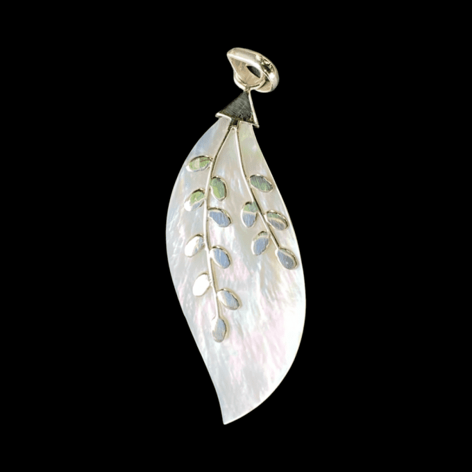 pendentif nacre feuille