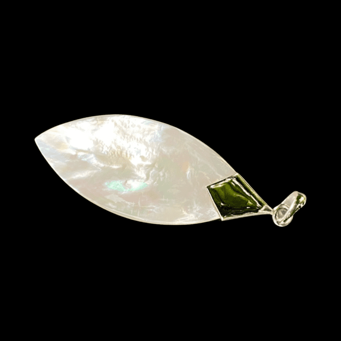 pendentif nacre amande