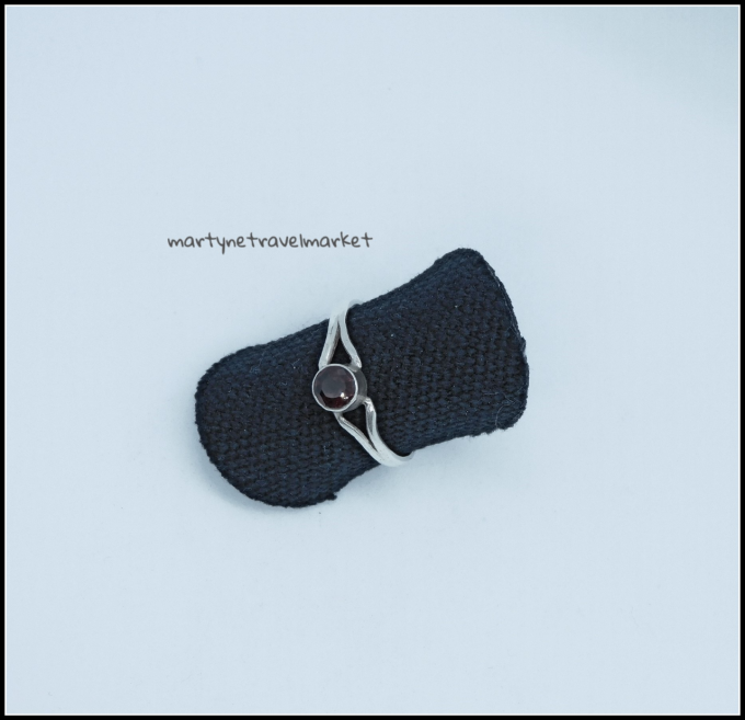 PETITE BAGUE RONDE GRENAT
