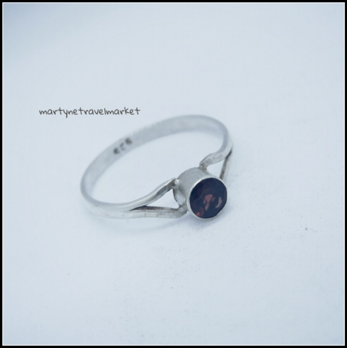 PETITE BAGUE RONDE GRENAT