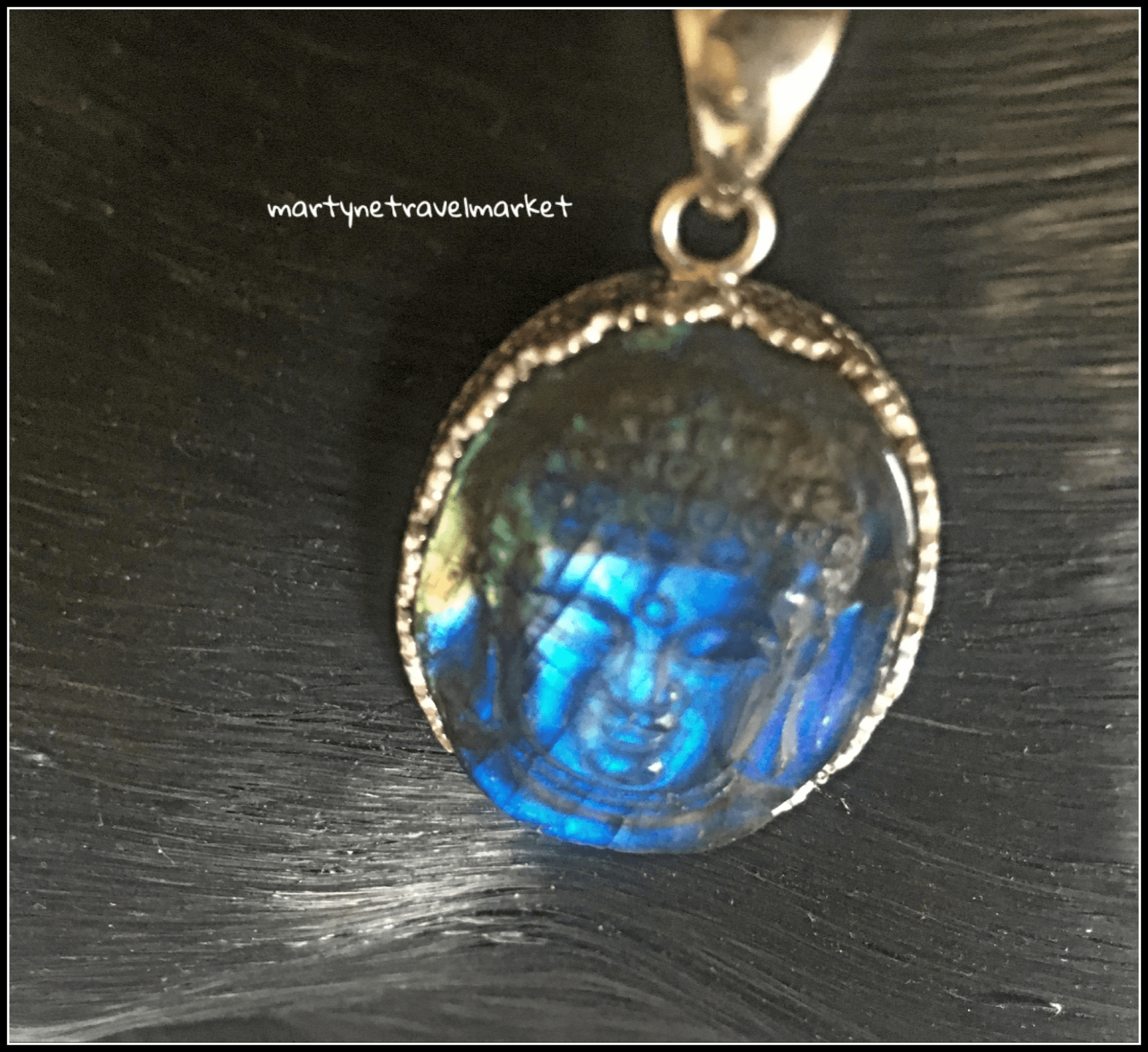 boudha sculpté sur labradorite